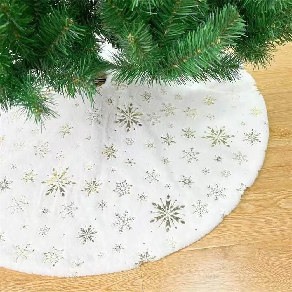 Rachel Zoe Christmas Tree Skirt - orders Beaded Elegant Snowflakes Metalic Silver White