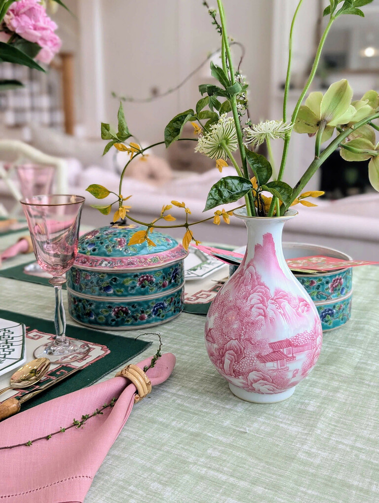 Round Shape Pink Ceramic Vase with Landscape