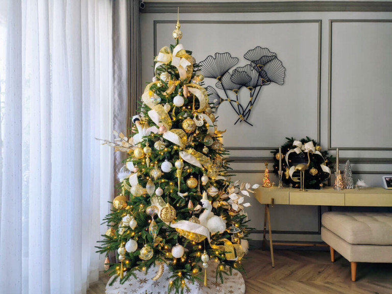 Swan Lake Christmas Decor Theme