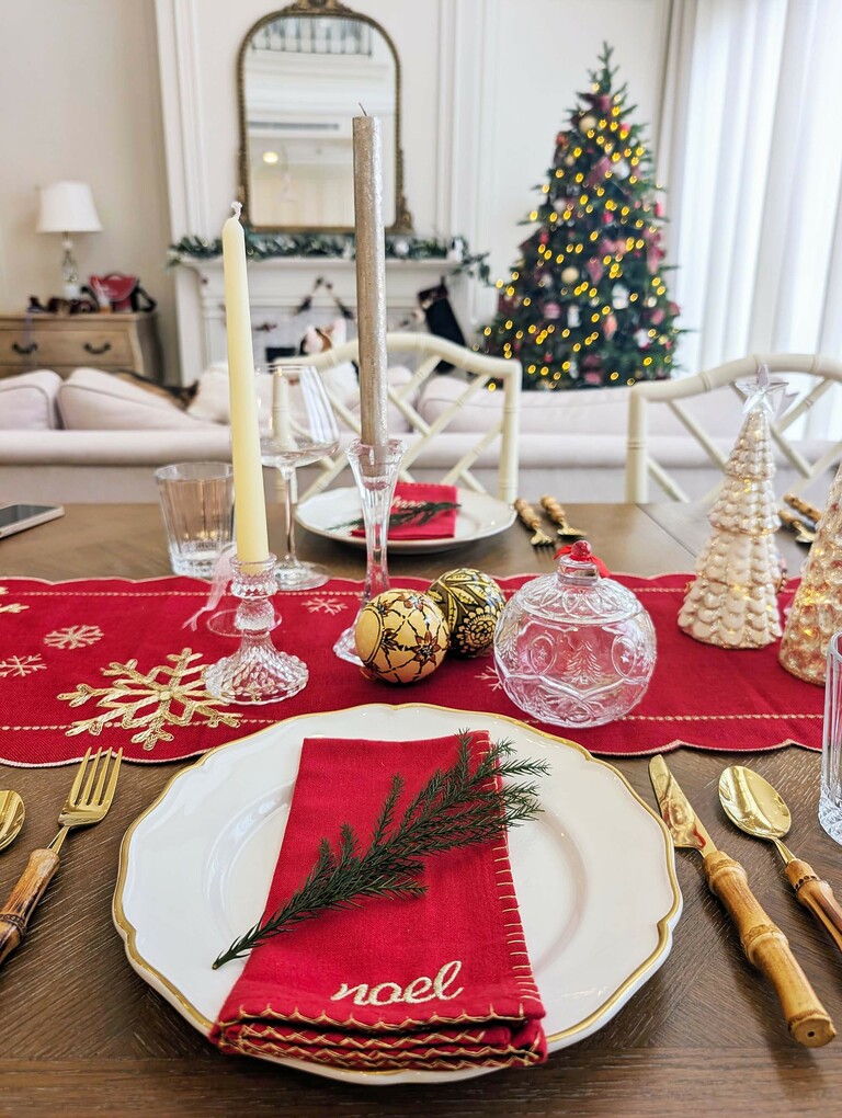 Set of 8 Red Napkins with Gold Embroidery for Christmas – Peace – Joy – Merry – Brand: The Farmhouse by Rachel Ashwell